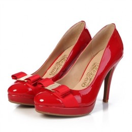 Women's Ferragamo red high heel 270